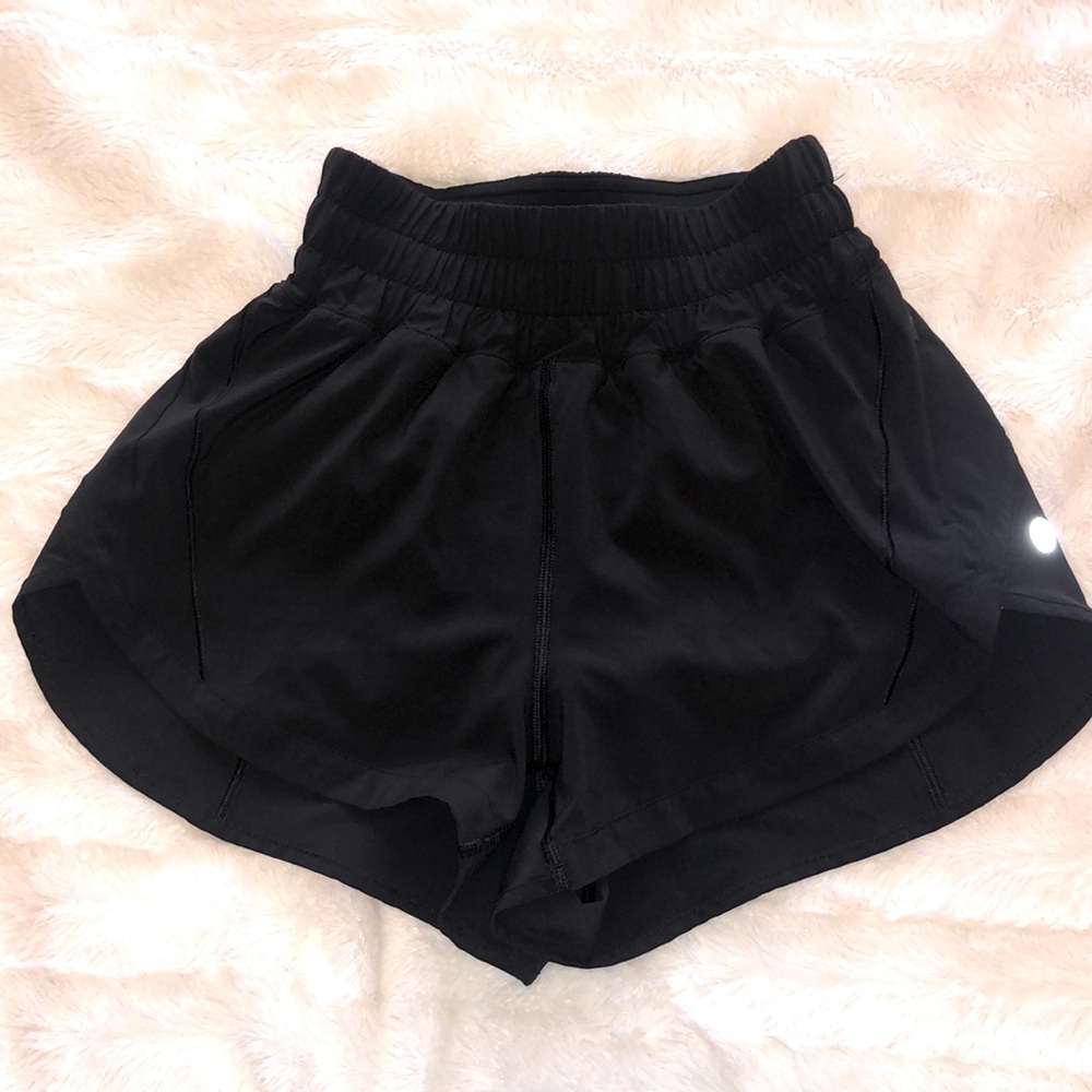 Lululemon High-Rise Lined Short 2.5”